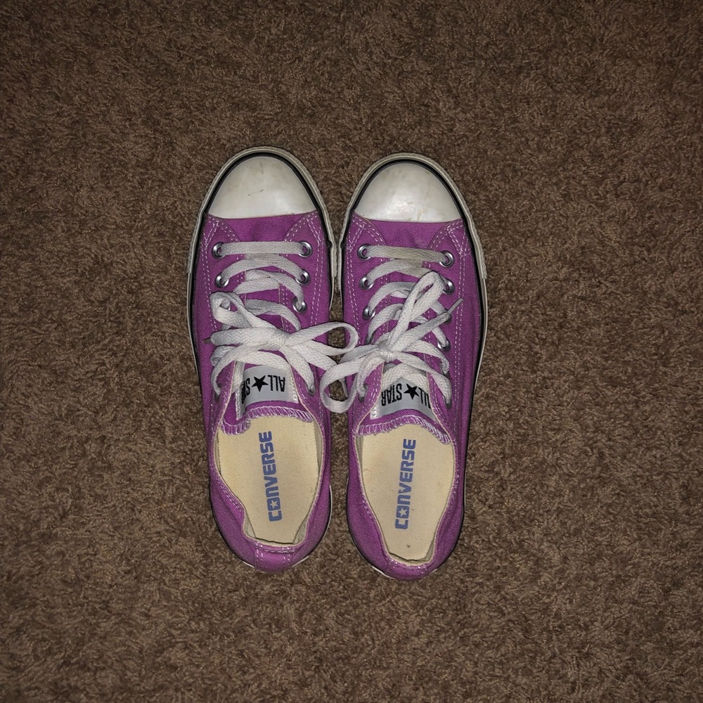 Lavender Converse! Woman’s size 8! Good Condition!